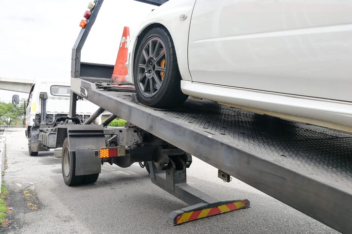 Carolina Collision and Frame Service | White car on the back of a white flatbed truck
